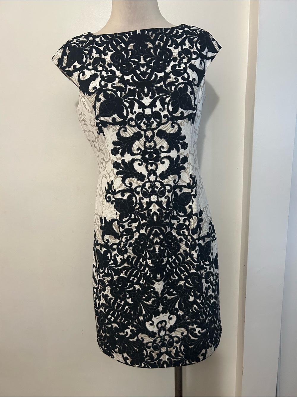 London Times Black & White Lace Midi Sheath Dress SZ 8